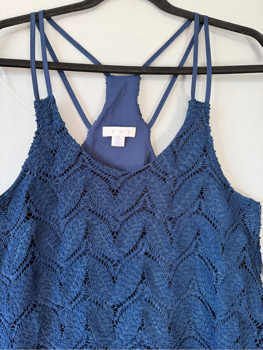 1.STATE Womens Boho Crochet Doublestrap Tank Top L Navy Racerback Lined Flowy - Picture 5 of 8